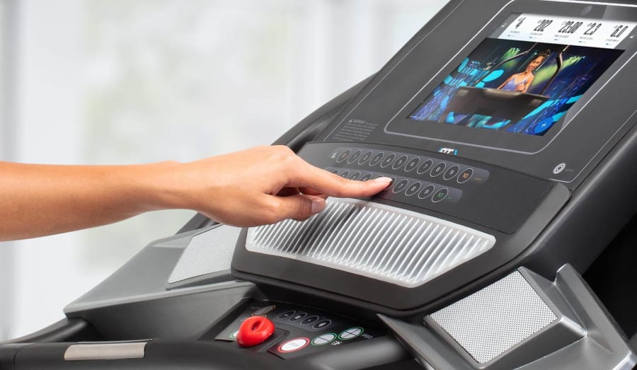 person pushing the buttons on the console of the performance 600i